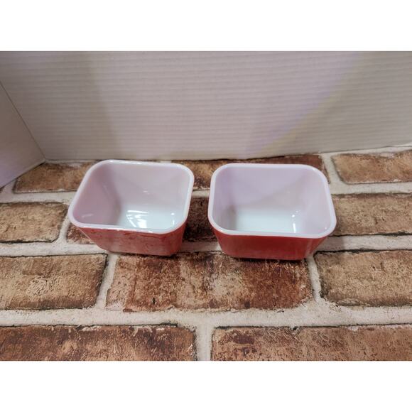 SET 2 Vintage Pyrex 0501 Small 1.5 Cup & 3 Square 407B Red Refrigerator Dishes - Picture 3 of 10